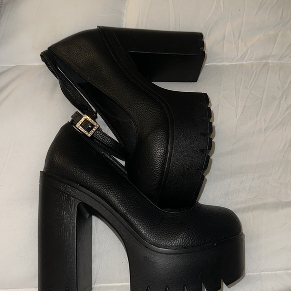 Platform black heels - Picture 3 of 5